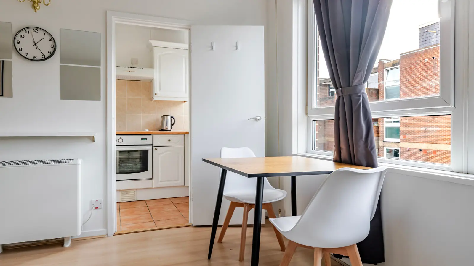 Flat Wincott Street in Greater London