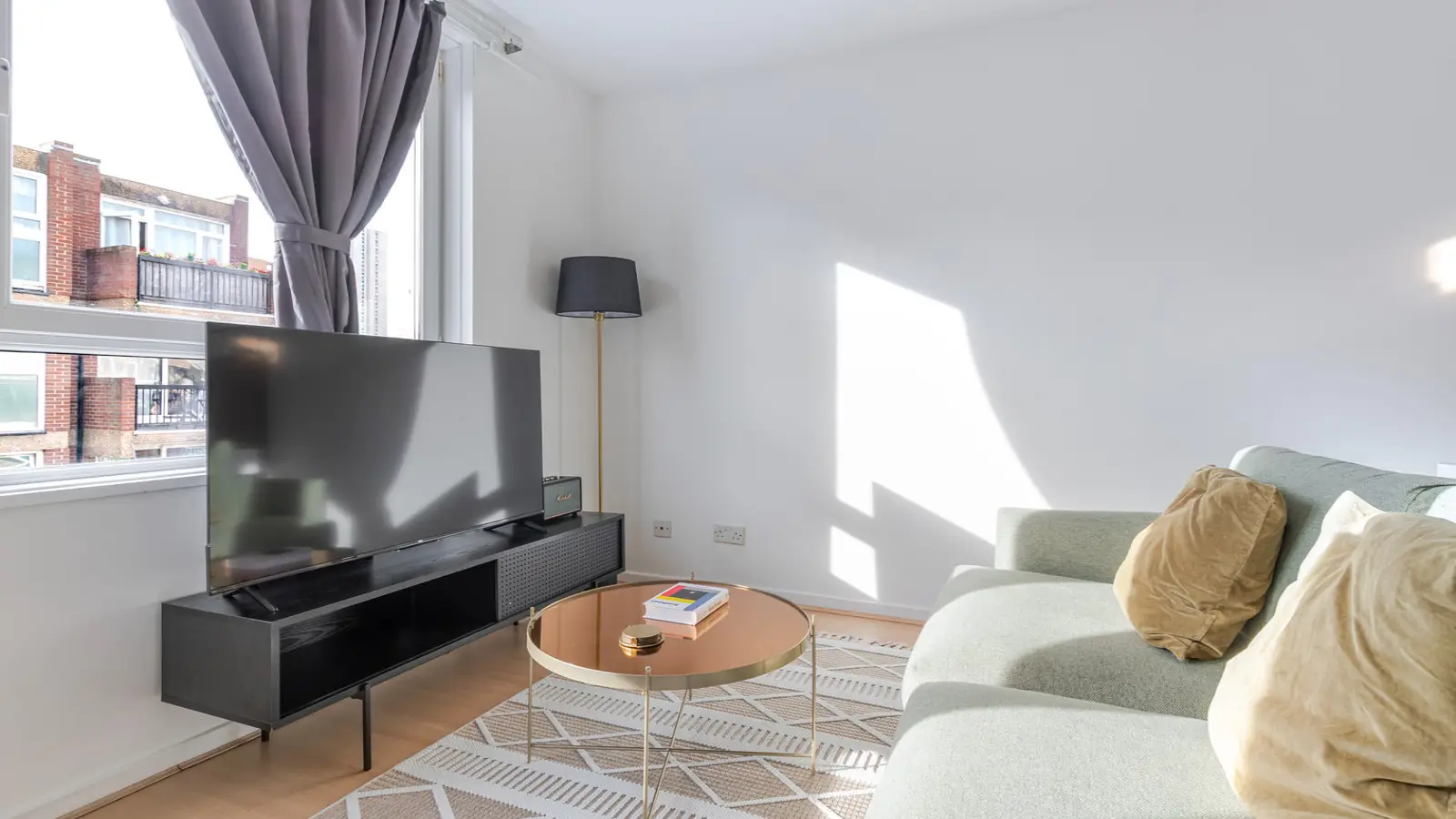 Flat Wincott Street in Greater London