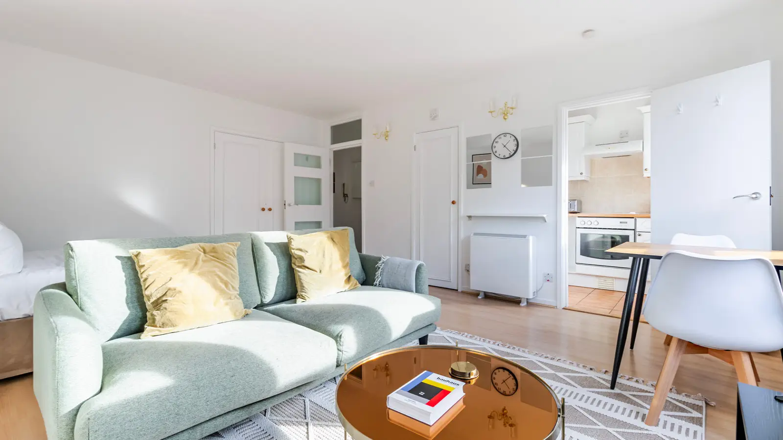 Flat Wincott Street in Greater London