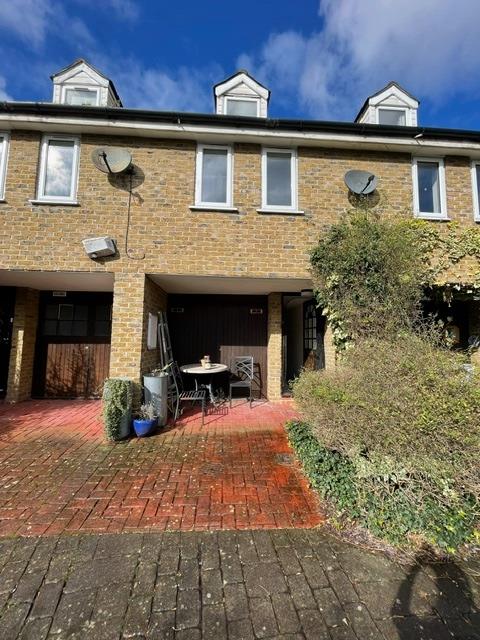 House Elmgreen Close in Greater London