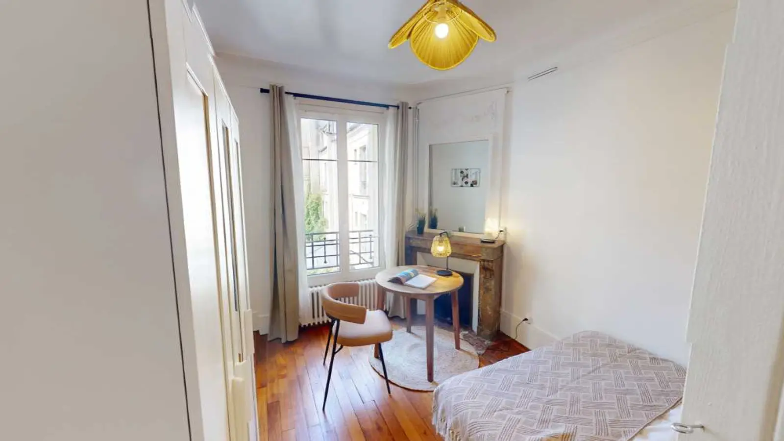 Room Rue Ferdinand Fabre in Paris