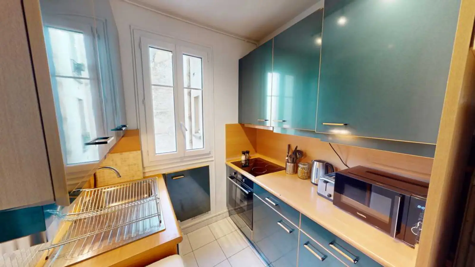 Room Rue Ferdinand Fabre in Paris