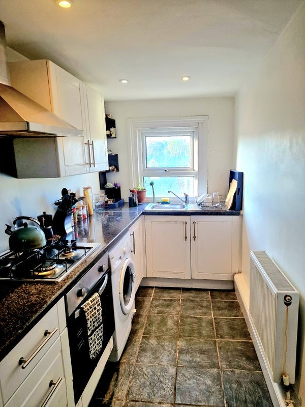 Room Alexandra Park Road in Greater London