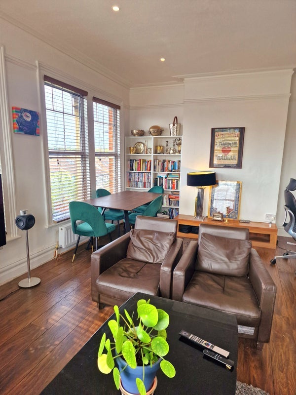 Room Alexandra Park Road in Greater London