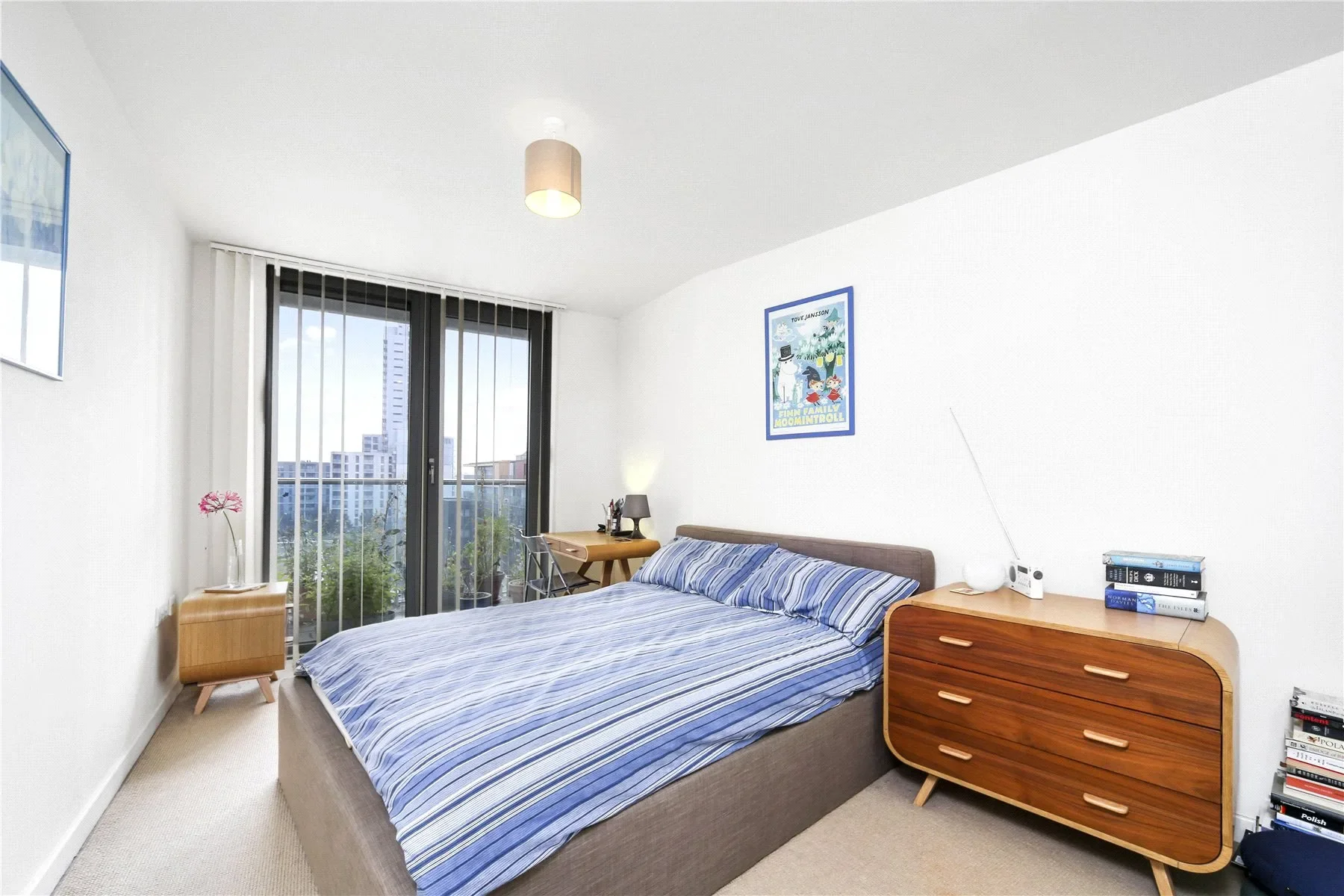 Flat Warton Road in Greater London