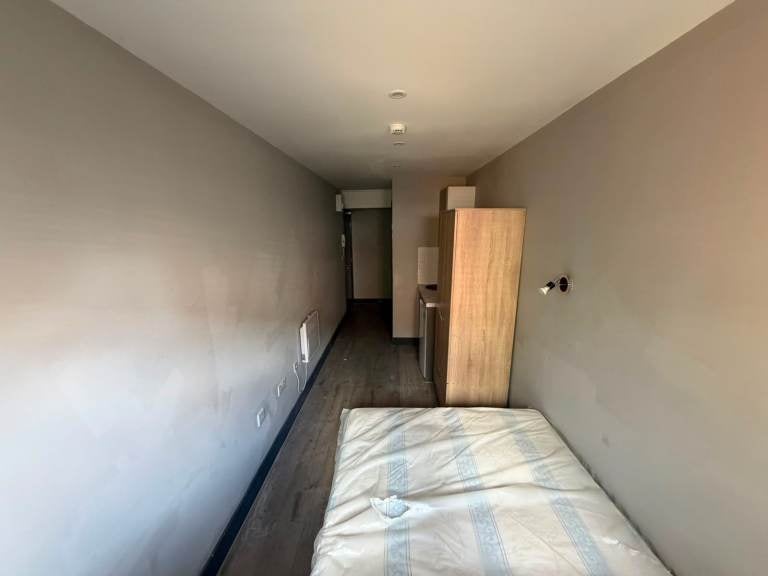 Flat Bledlow Close in Greater London
