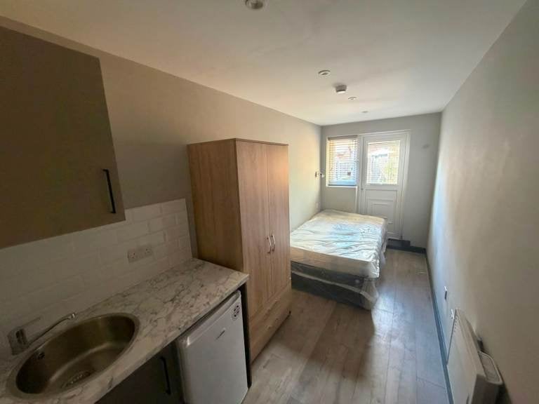 Flat Bledlow Close in Greater London