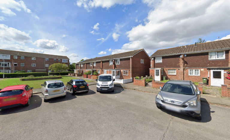 Flat Bledlow Close in Greater London