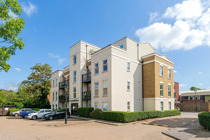Flat Wadham Mews in Greater London