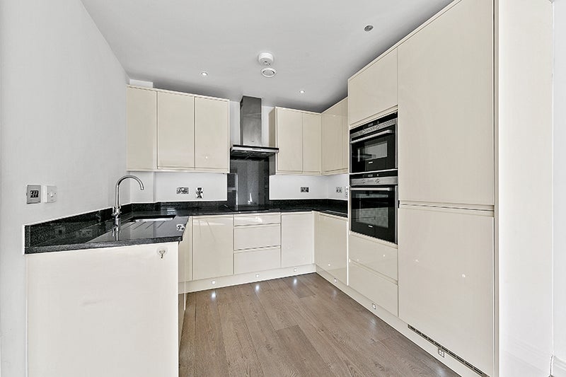 Flat Wadham Mews in Greater London