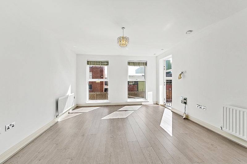 Flat Wadham Mews in Greater London