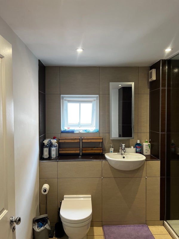Room Goldsboro' Road in Greater London