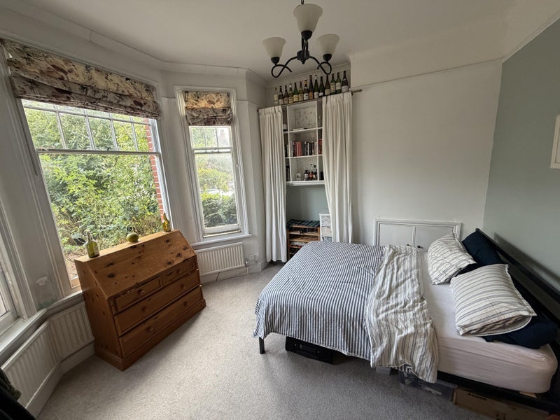 Room Minster Road in Greater London