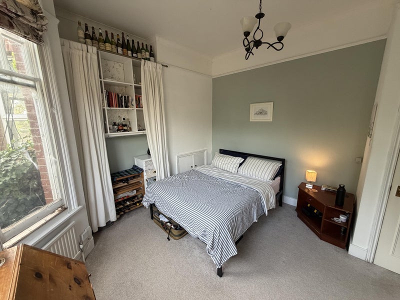 Room Minster Road in Greater London