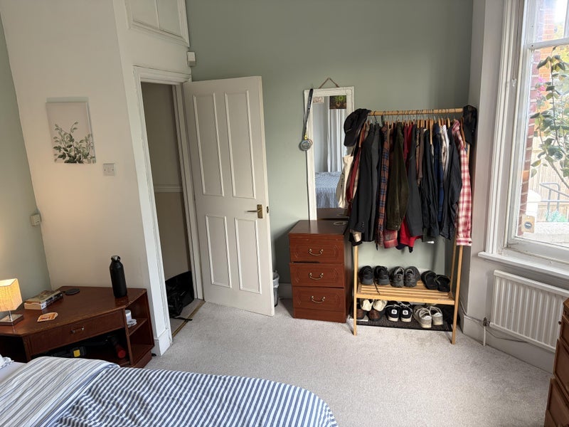 Room Minster Road in Greater London