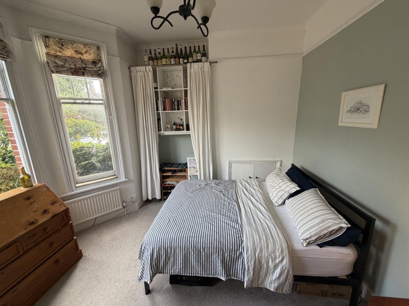 Room Minster Road in Greater London