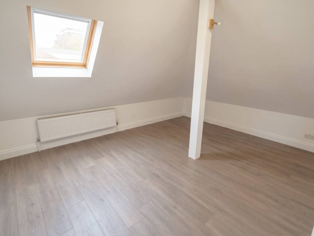 Flat Mostyn Avenue in Greater London