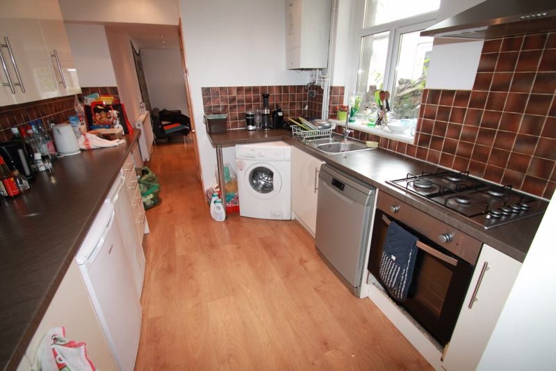 Flat Mundy Place in Cardiff