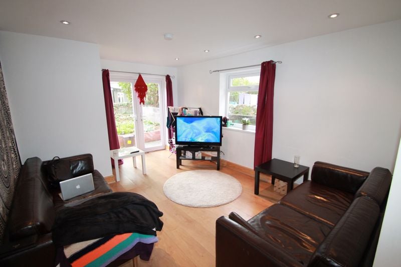 Flat Mundy Place in Cardiff
