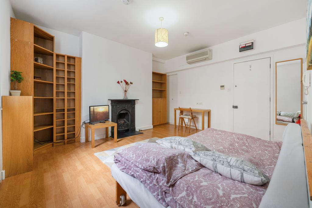 Flat Gloucester Street in City of Westminster