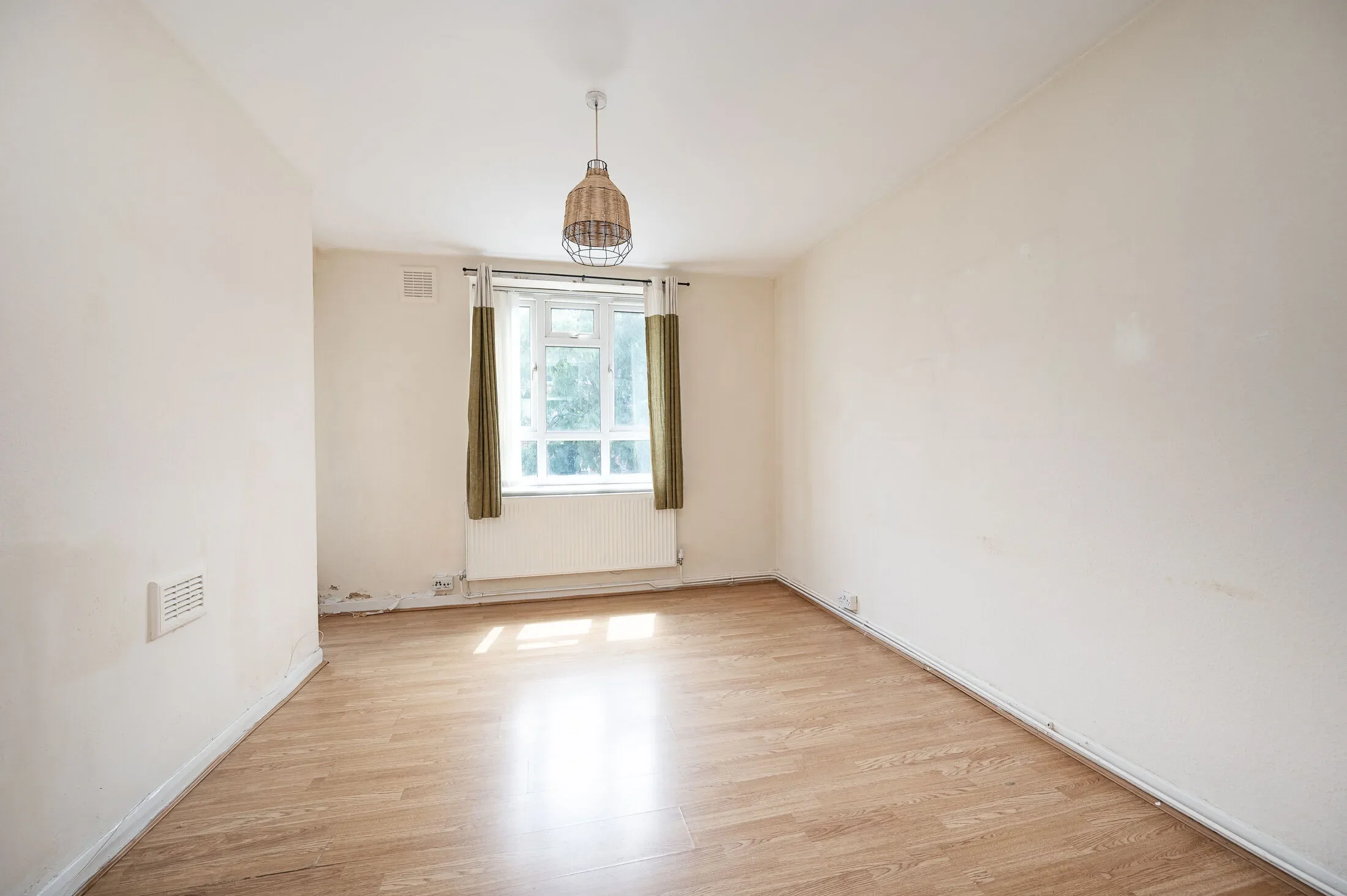 Flat Elderfield Road in Greater London