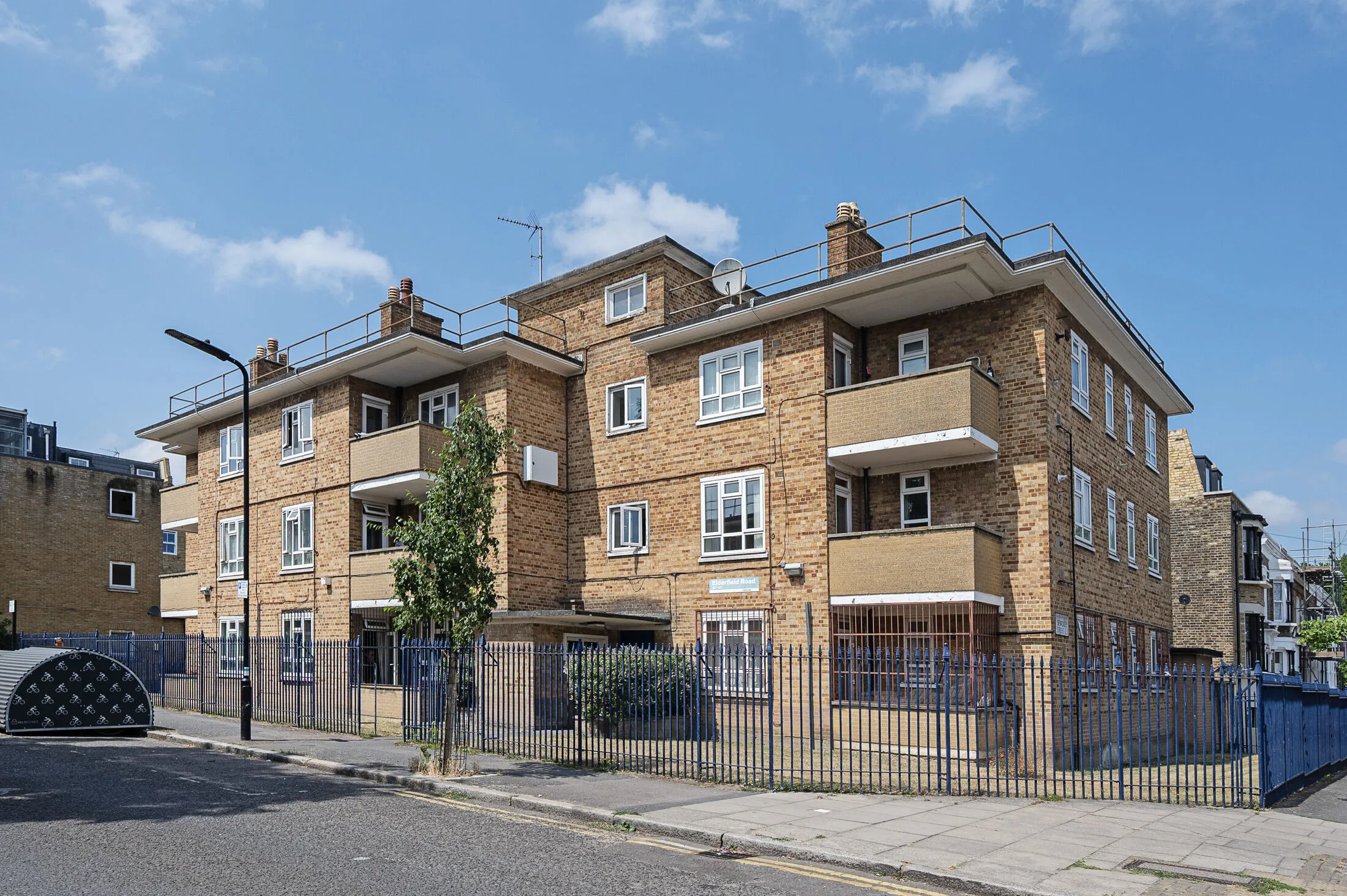 Flat Elderfield Road in Greater London