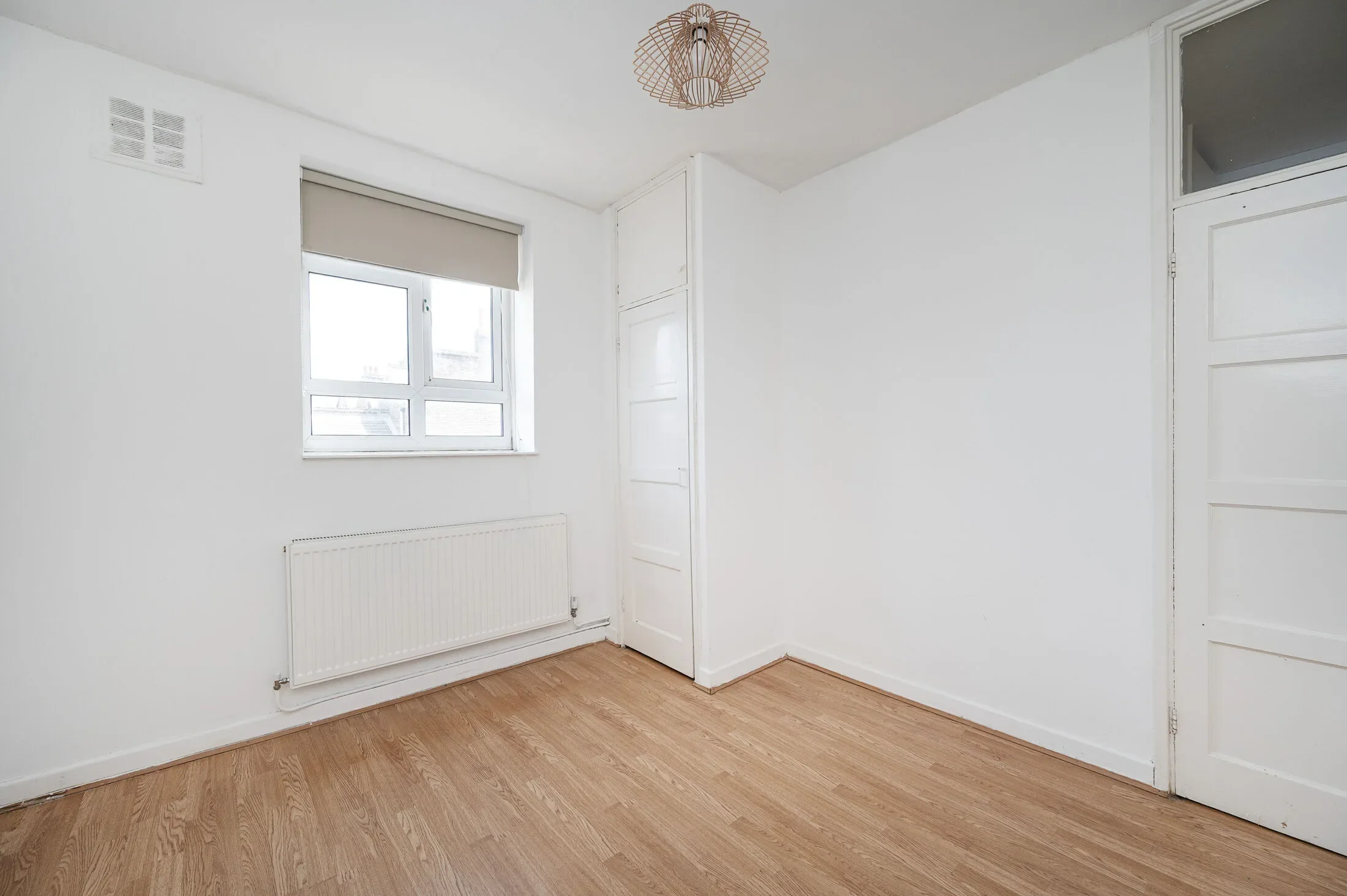 Flat Elderfield Road in Greater London