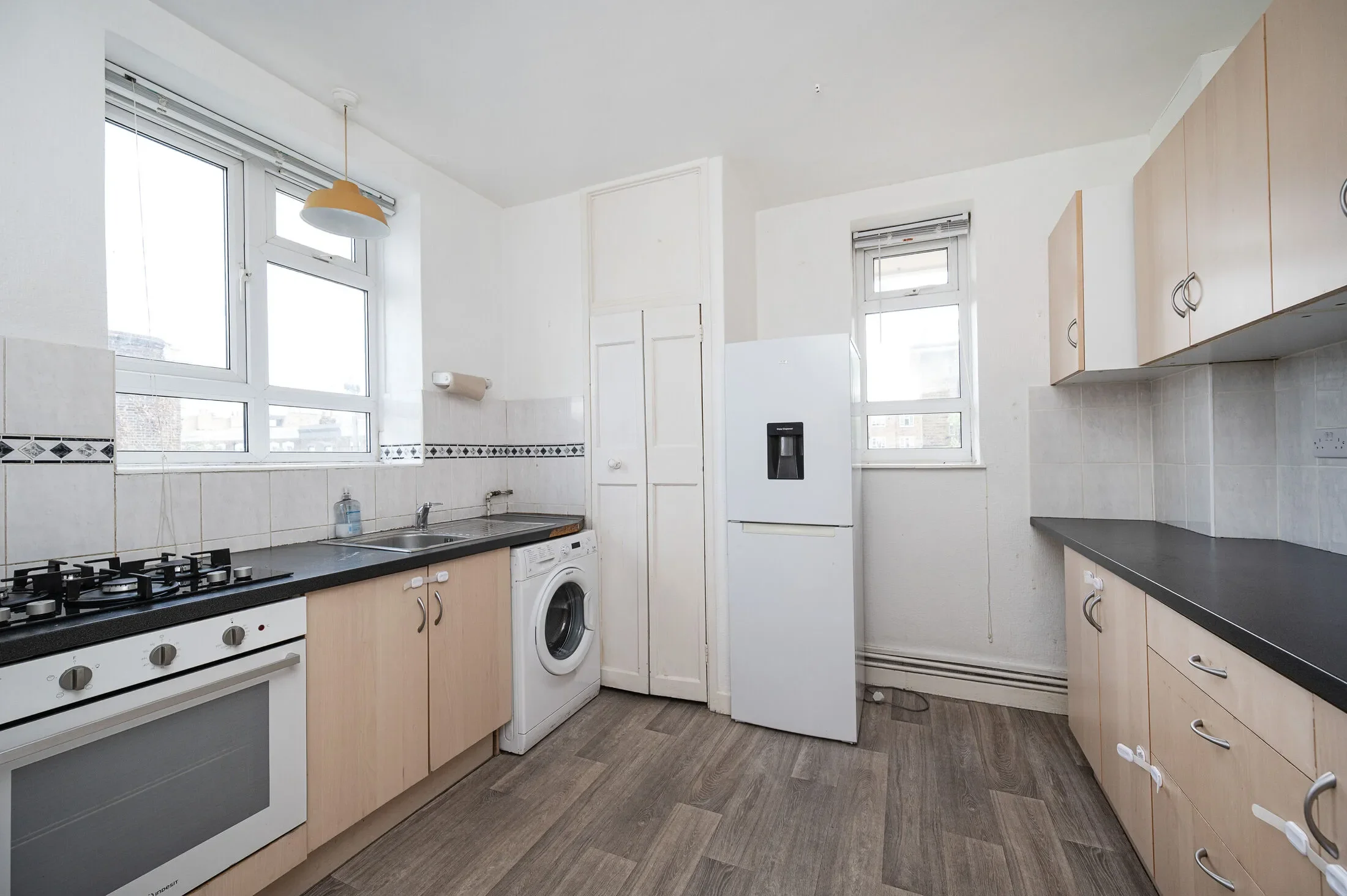 Flat Elderfield Road in Greater London