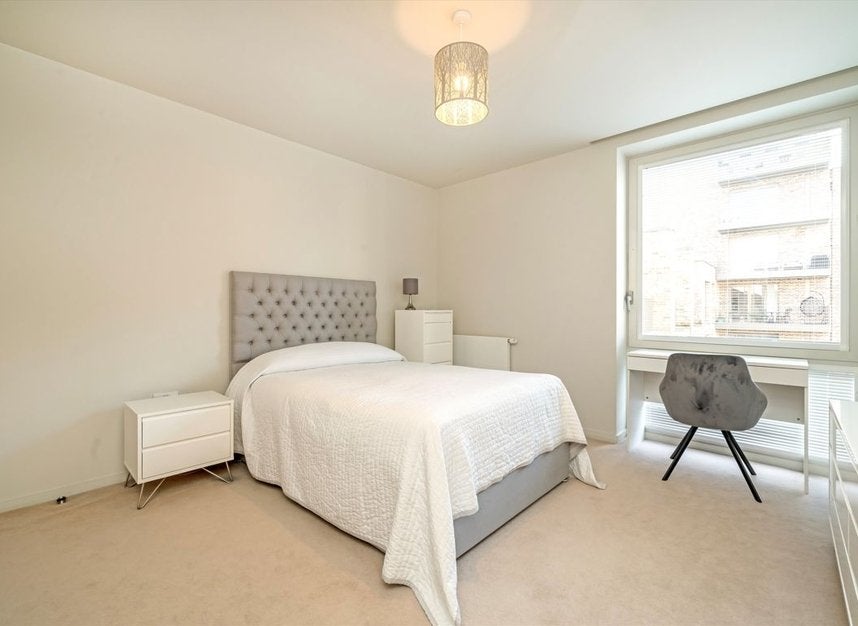 Flat Durham Wharf Drive in Greater London