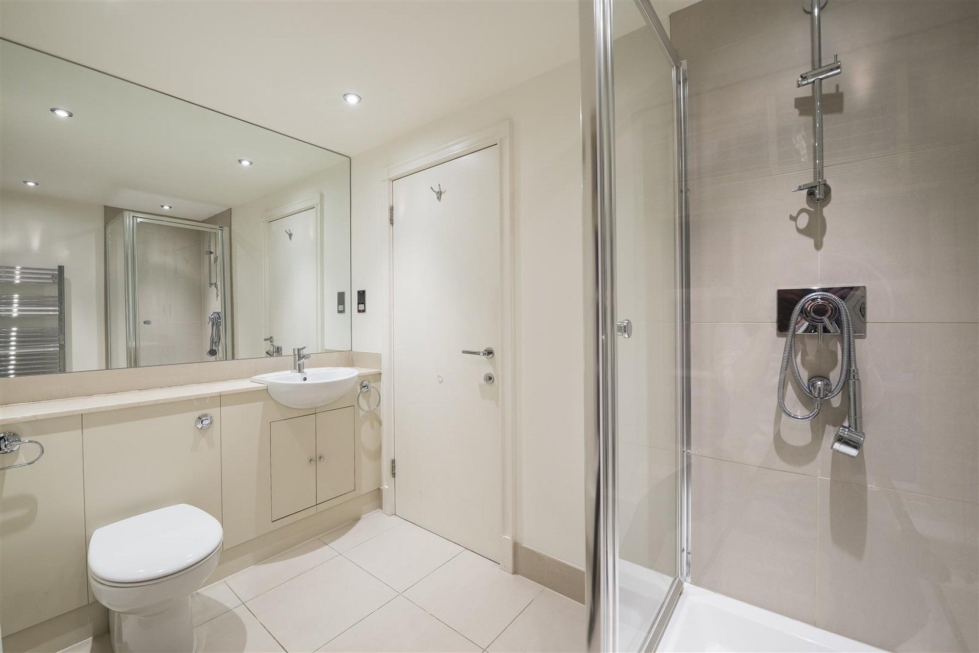Flat Fulham Road in Greater London