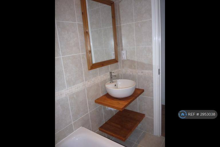 Flat Shardeloes Road in Greater London