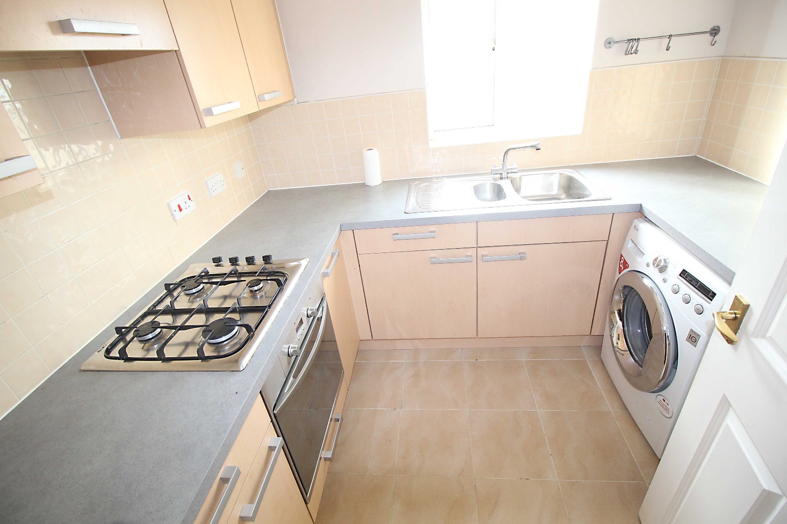 Flat Blackthorn Road in London