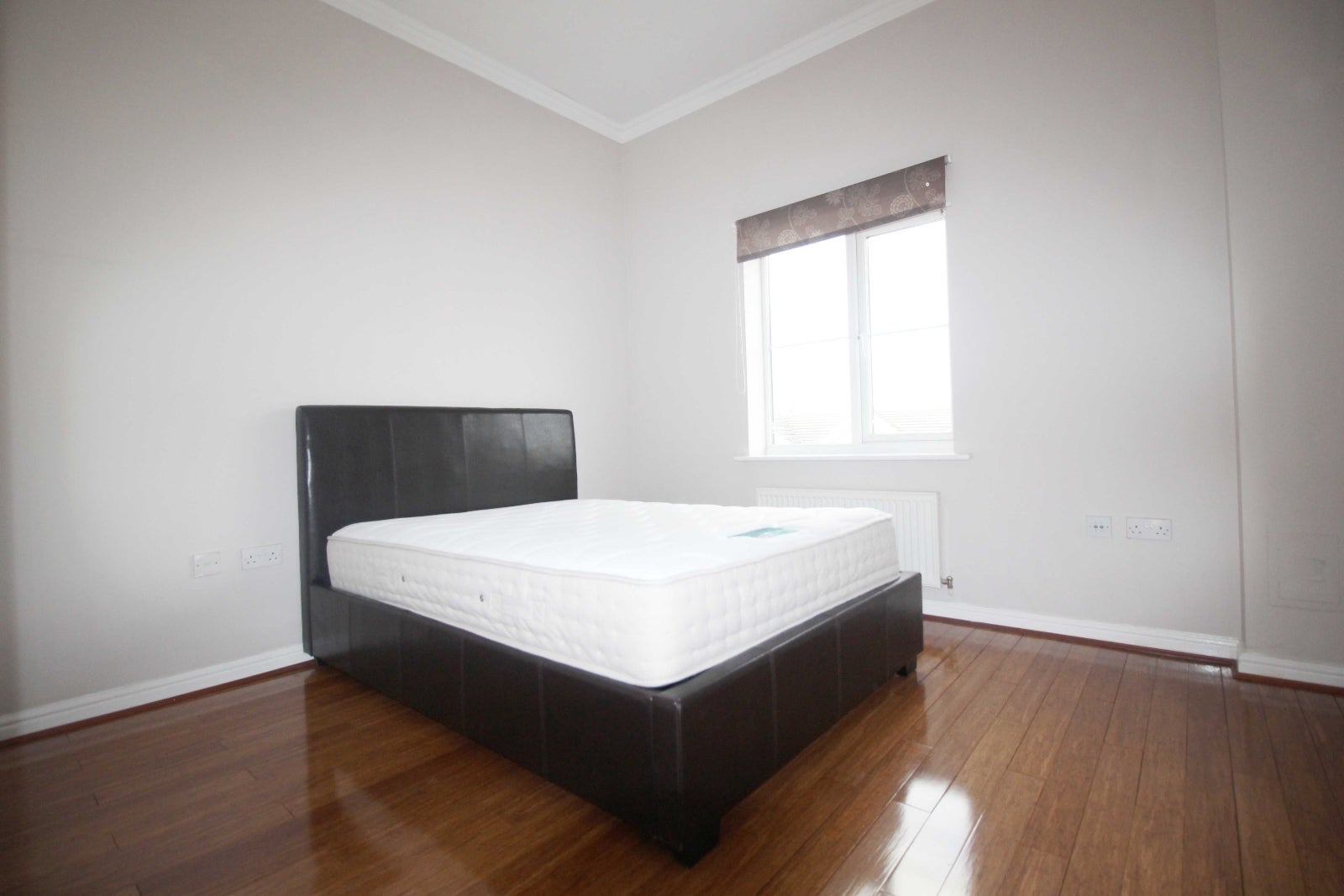 Flat Blackthorn Road in London