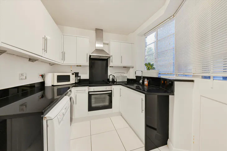 Flat Frognal Lane in Greater London