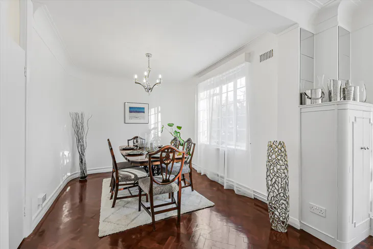 Flat Frognal Lane in Greater London