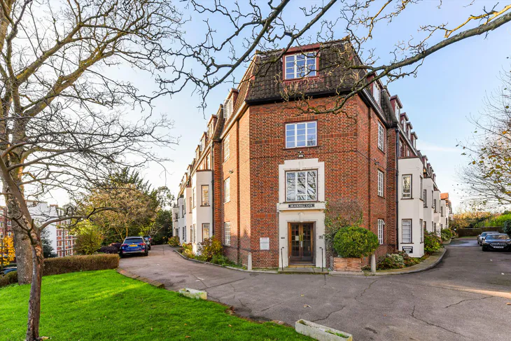Flat Frognal Lane in Greater London
