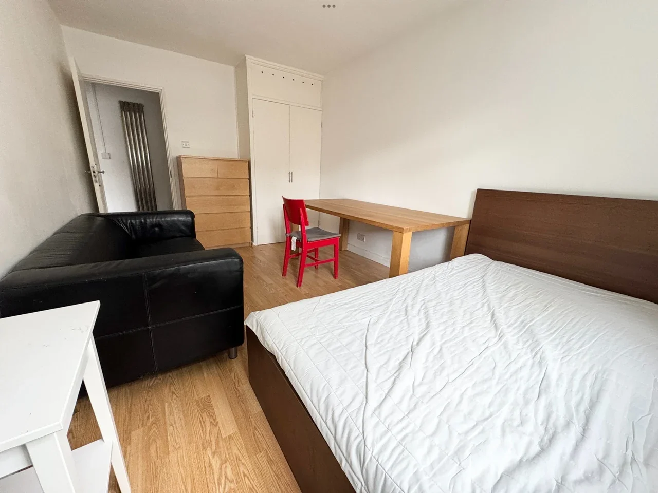 Flat Queen Caroline Street in Greater London
