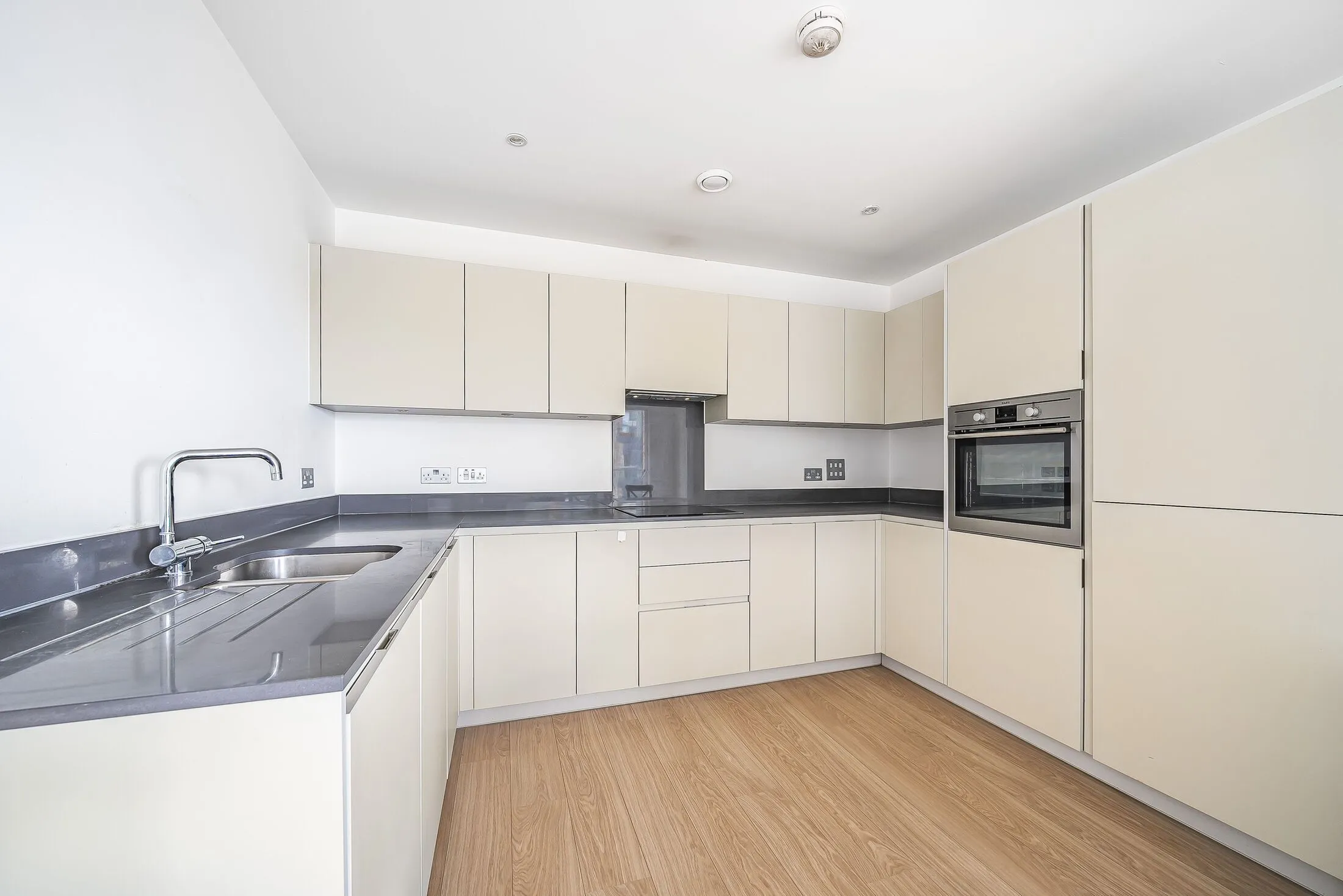 Flat Cherry Orchard Road in Greater London
