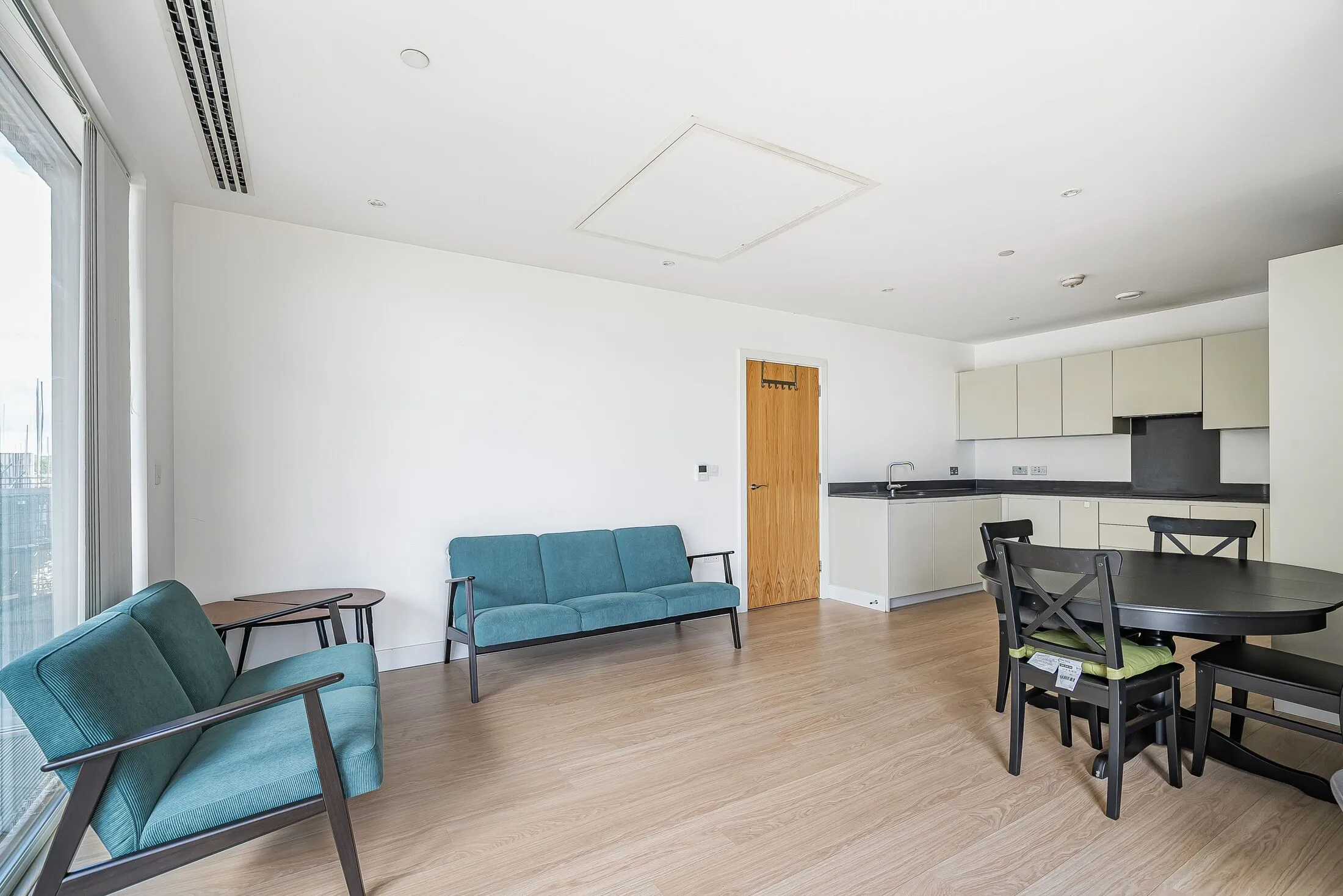 Flat Cherry Orchard Road in Greater London