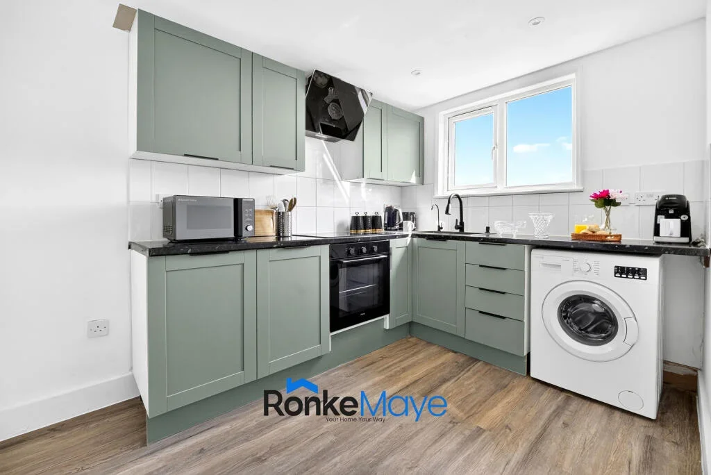 Flat Hainthorpe Road in Greater London