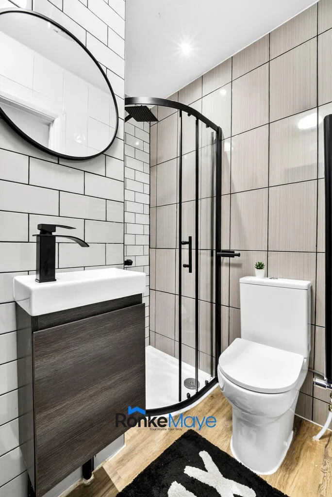 Flat Hainthorpe Road in Greater London