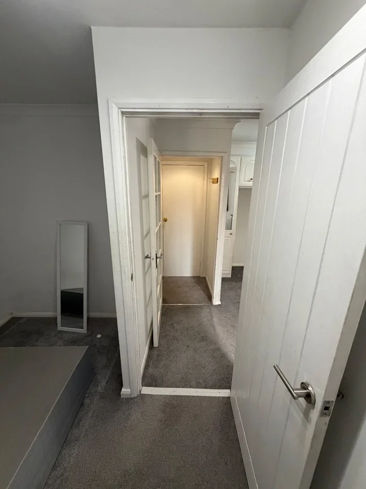 Flat Vignoles Road in Greater London