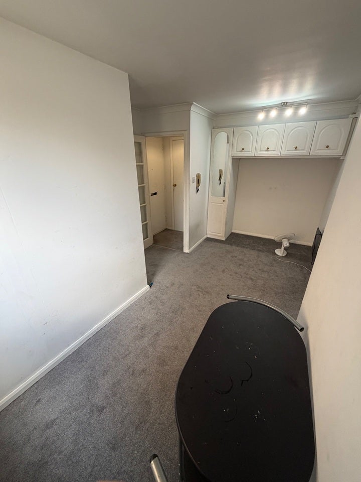 Flat Vignoles Road in Greater London