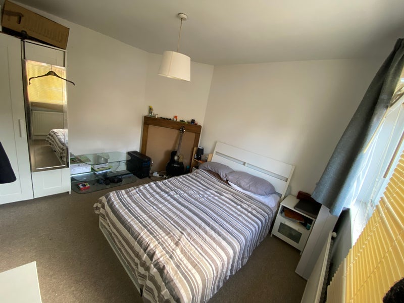 Room Powney Road in Maidenhead