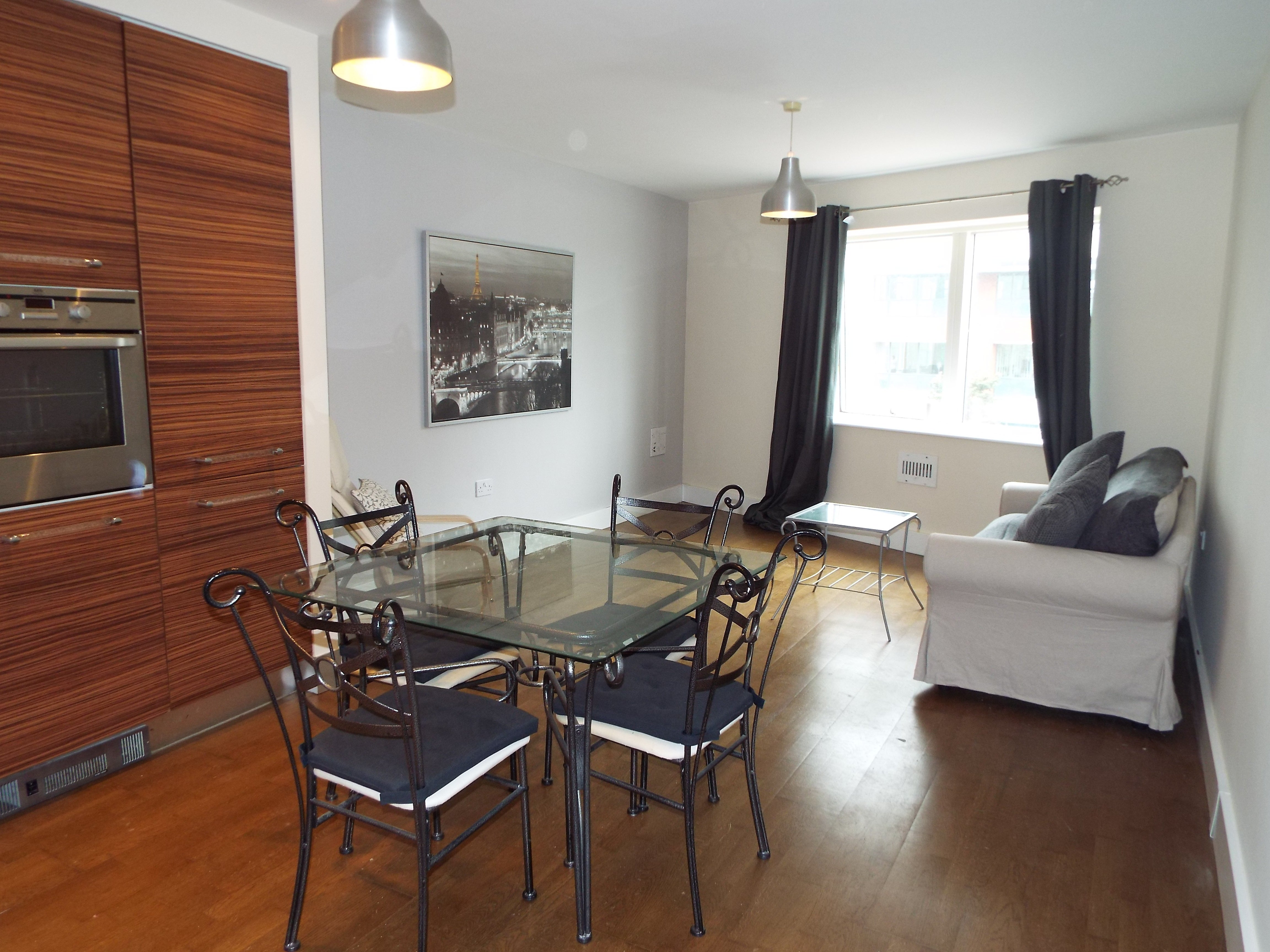 Flat Pierhead Street in Cardiff