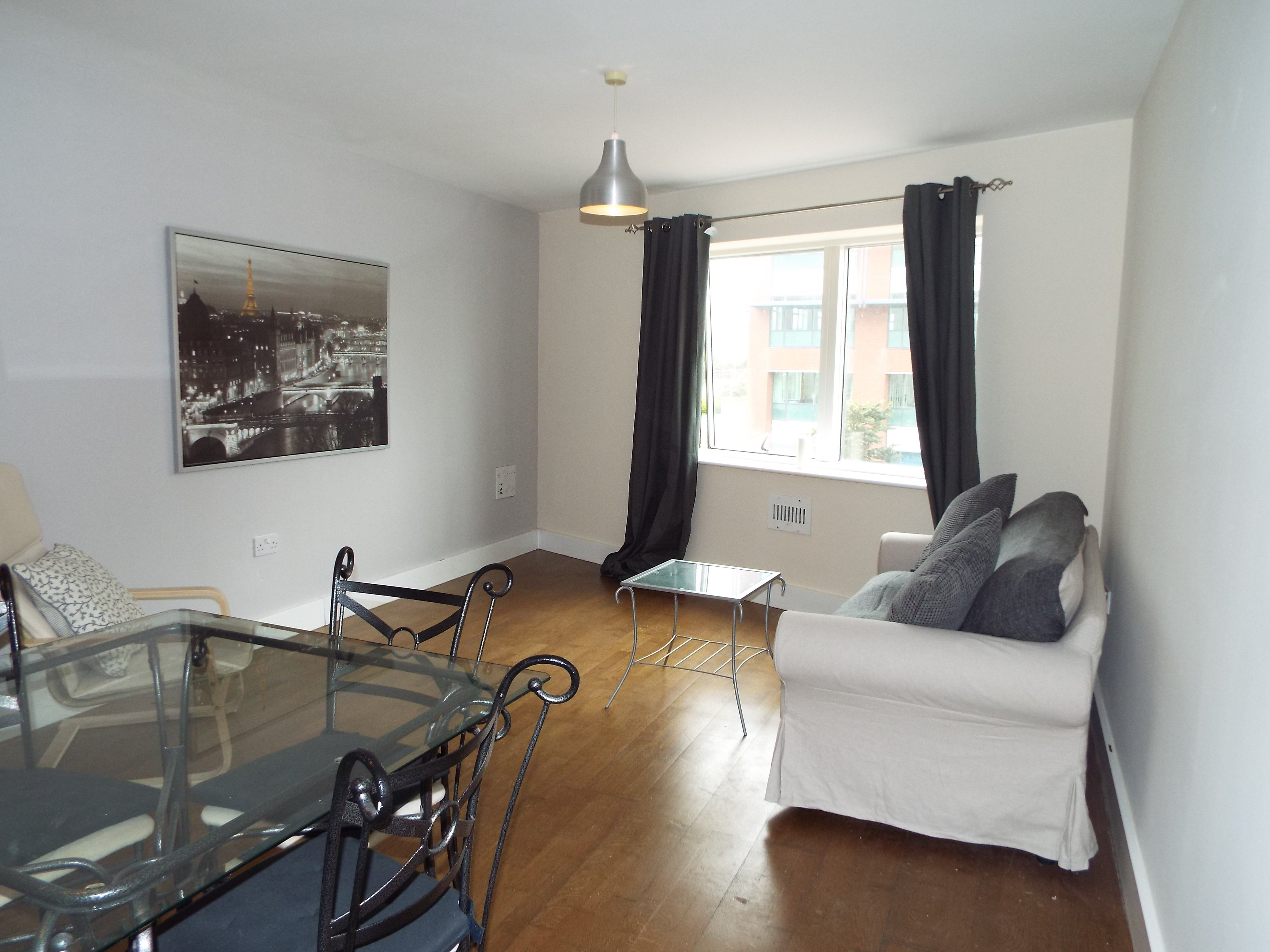 Flat Pierhead Street in Cardiff
