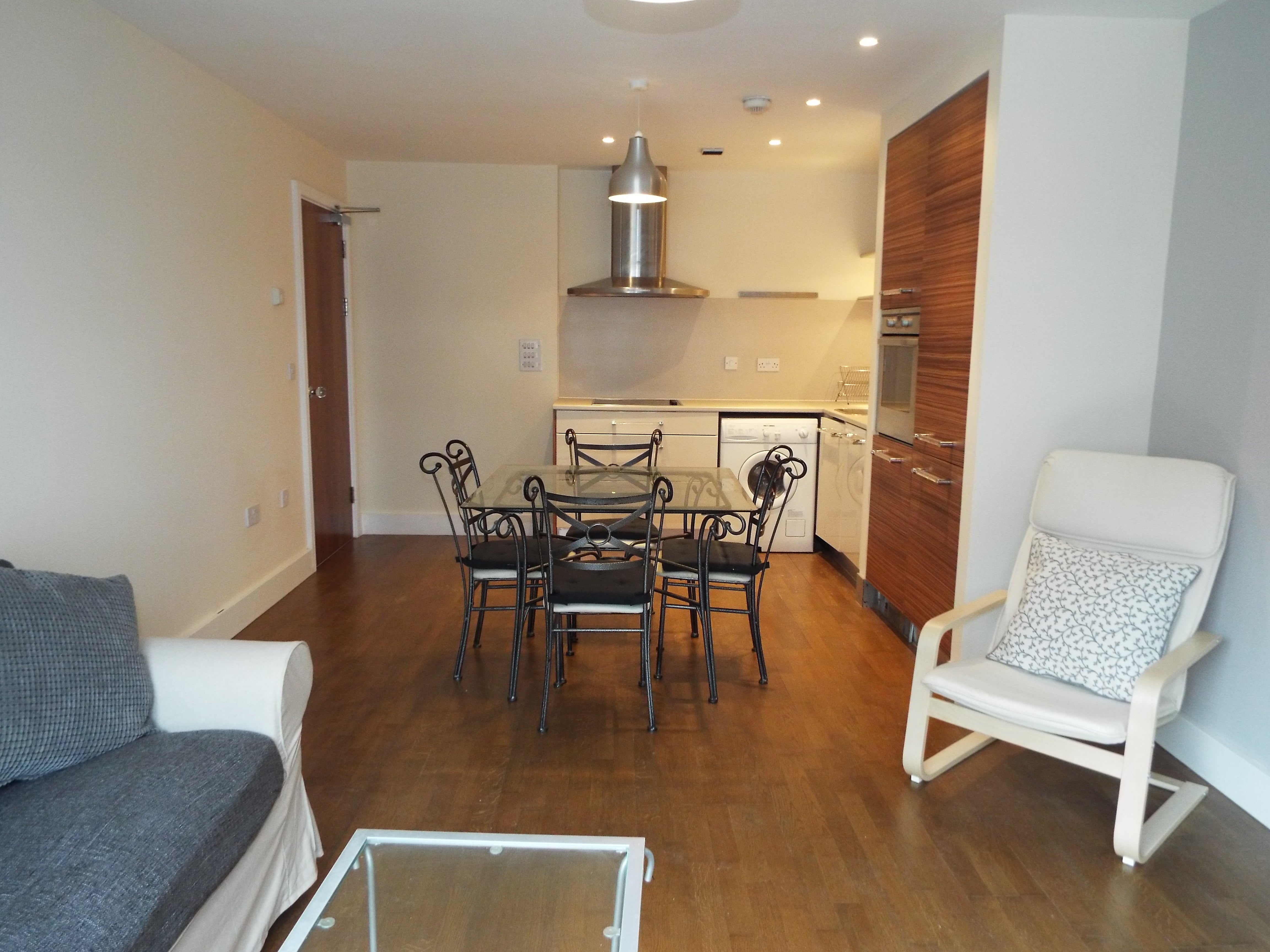 Flat Pierhead Street in Cardiff