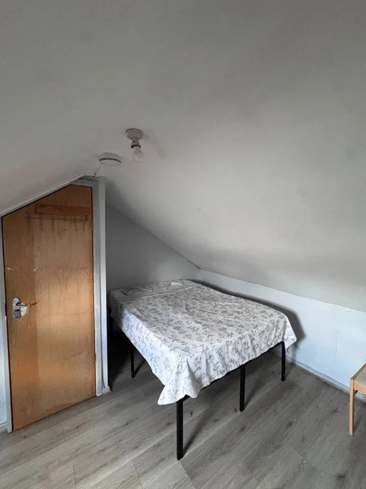 Room Arragon Road in Greater London