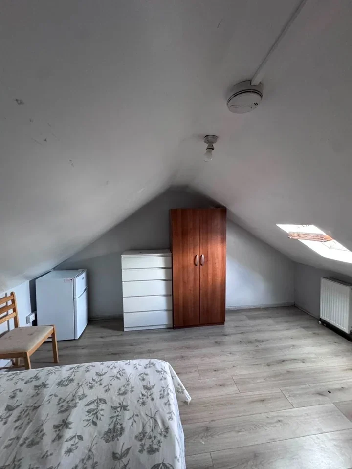 Room Arragon Road in Greater London