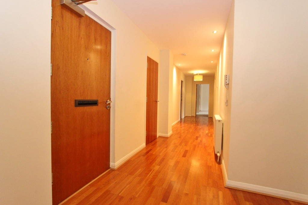 Flat Ocean Drive in City of Edinburgh
